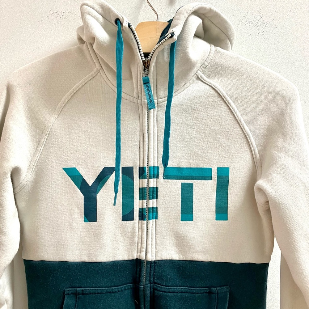 YETI Hoodie/ Small / fits like an extra small